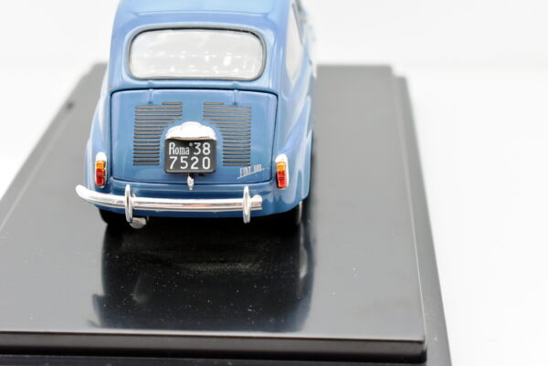 Modellino auto FIAT 600 D scala 1/24 diecast modellismo collezione statico epoca - immagine 2