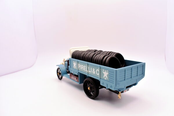 Modellino auto scala 1:43 Fiat autocarro officine pirelli 18 bl  rio diecast modellismo statico - immagine 4
