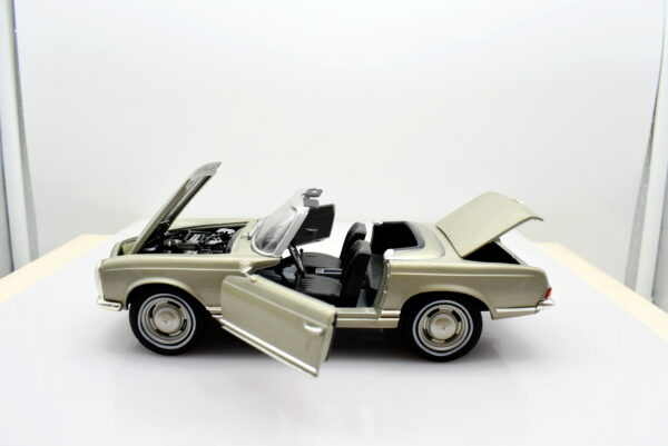 Modellino auto Mercedes 230 SL scala 1:24 diecast collezione modellismo statico - immagine 2