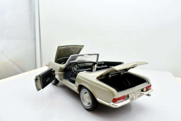 Modellino auto Mercedes 230 SL scala 1:24 diecast collezione modellismo statico - immagine 4