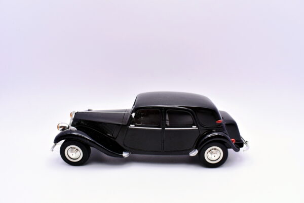 Modellino auto scala 1:43 Citroen 11CV modellismo statico da collezione diecast - immagine 2