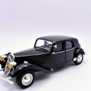 Modellino auto scala 1:43 Citroen 11CV modellismo statico da collezione diecast