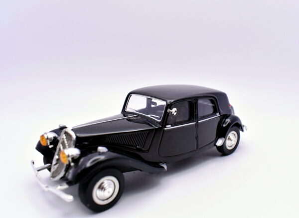 Modellino auto scala 1:43 Citroen 11CV modellismo statico da collezione diecast