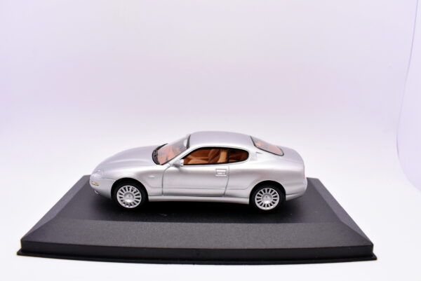 Modellino auto scala 1:43 Maserati coupe cambiocorsa modellismo statico da collezione diecast - immagine 2