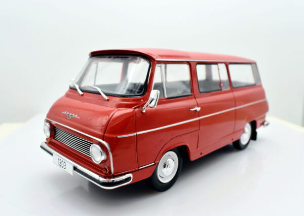 Modellino auto scala 1:24 skoda 1203 diecast modellismo statico