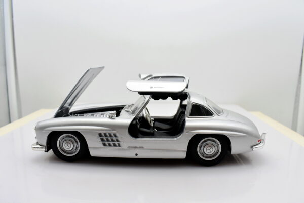 Modellino auto scala 1:24 mercedes benz 300 sl diecast modellismo statico - immagine 2