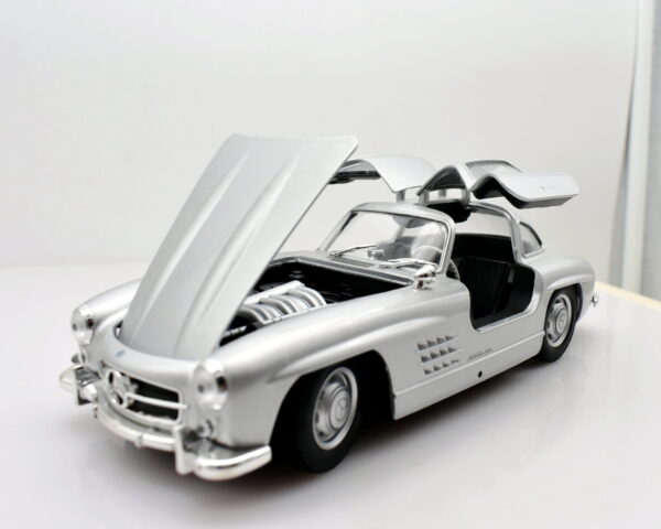 Modellino auto scala 1:24 mercedes benz 300 sl diecast modellismo statico