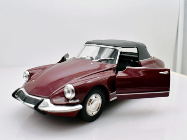 Modellino auto scala 1:24 Citroen DS 19 cabriolet diecast modellismo statico