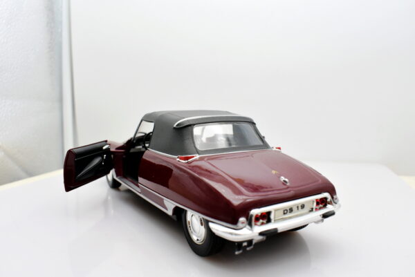 Modellino auto scala 1:24 Citroen DS 19 cabriolet diecast modellismo statico - immagine 4