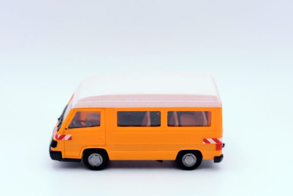 modellino furgone scala 1:87 herpa mercedes benz 100D modellismo da collezione - immagine 2