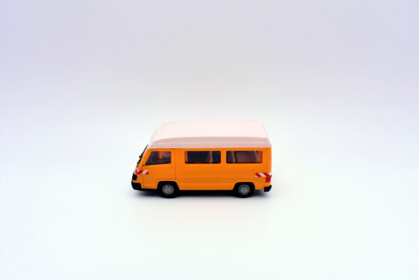 modellino furgone scala 1:87 herpa mercedes benz 100D modellismo da collezione - immagine 3