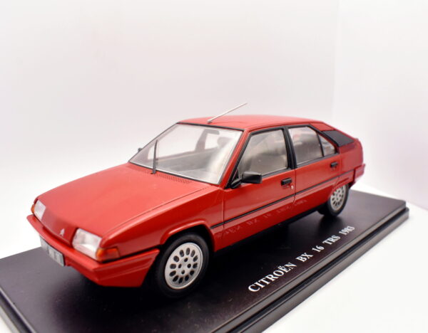 Modellino auto scala 1:24 Citroen BX 16 TRS diecast collezione modellismo