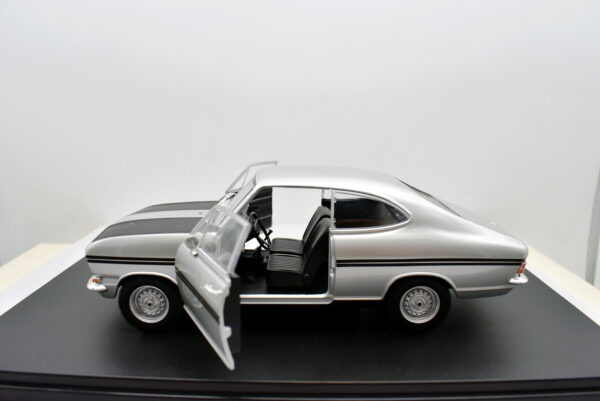 modellino auto opel kadett B scala 1:24 collezione modellismo - immagine 4