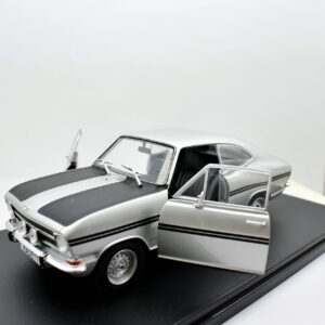 modellino auto opel kadett B scala 1:24 collezione modellismo