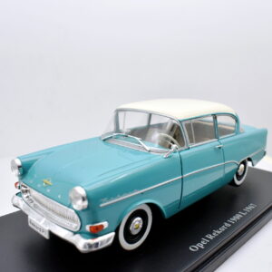 Modellino auto scala 1:24 opel rekord 1900 L  diecast collezione modellismo