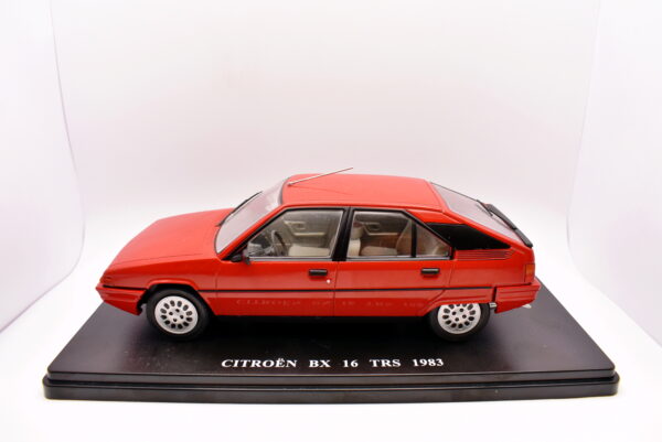 Modellino auto scala 1:24 Citroen BX 16 TRS diecast collezione modellismo - immagine 2