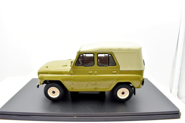 UAZ 469 modellino auto scala 1:24 collezione modellismo - immagine 2