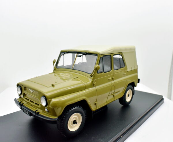 UAZ 469 modellino auto scala 1:24 collezione modellismo