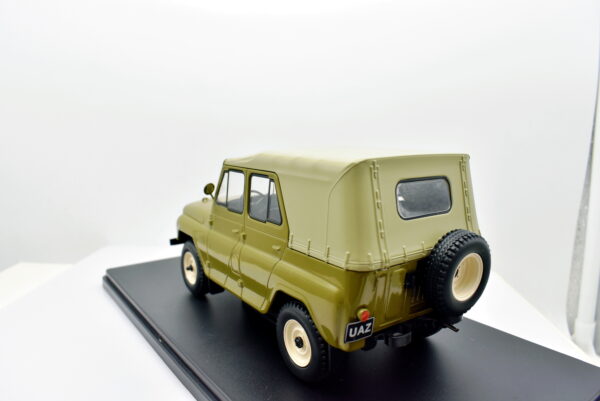 UAZ 469 modellino auto scala 1:24 collezione modellismo - immagine 4