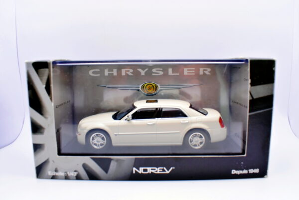 Modellino auto scala 1:43 Chrysler 300C norev diecast modellismo da collezione - immagine 2