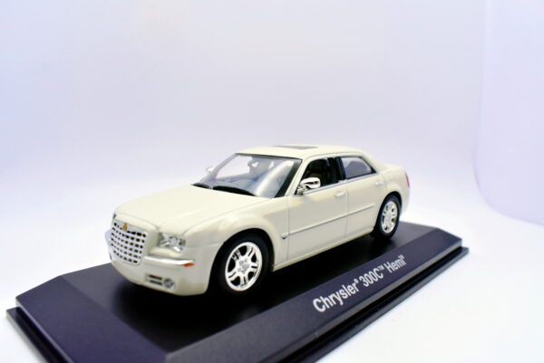 Modellino auto scala 1:43 Chrysler 300C norev diecast modellismo da collezione - immagine 3