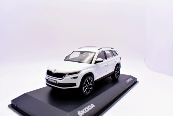 Modellino auto scala 1:43 Skoda kodiaq diecast modellismo da collezione norev - immagine 4