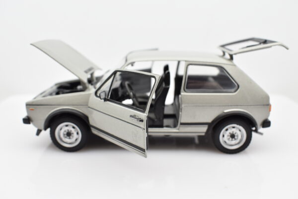 Modellino auto scala 1:24 VOLKSWAGEN VW GOLF GTI modellismo da collezione diecast - immagine 2