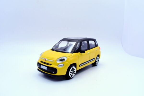 Modellino auto scala 1:43 Fiat 500 L Burago diecast modellismo statico - immagine 4