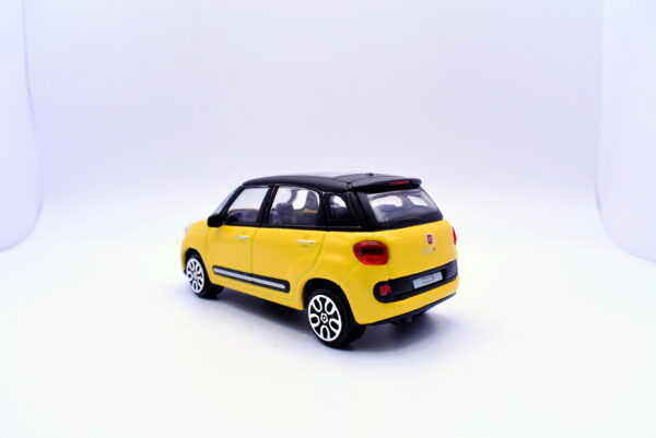 Modellino auto scala 1:43 Fiat 500 L Burago diecast modellismo statico - immagine 5