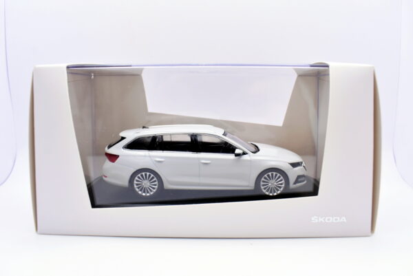 Modellino auto scala 1:43 Skoda octavia combi diecast modellismo da collezione - immagine 2
