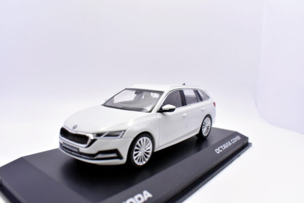 Modellino auto scala 1:43 Skoda octavia combi diecast modellismo da collezione - immagine 3