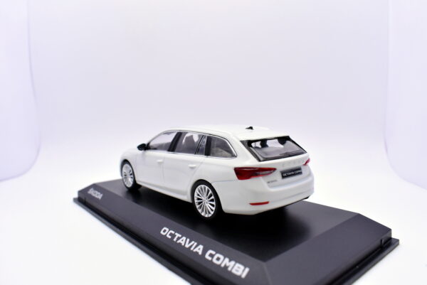Modellino auto scala 1:43 Skoda octavia combi diecast modellismo da collezione - immagine 4