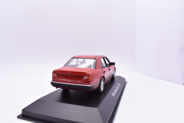 Modellino auto scala 1:43 Mercedes Benz 230E Maxichamps diecast modellismo da collezione - immagine 4