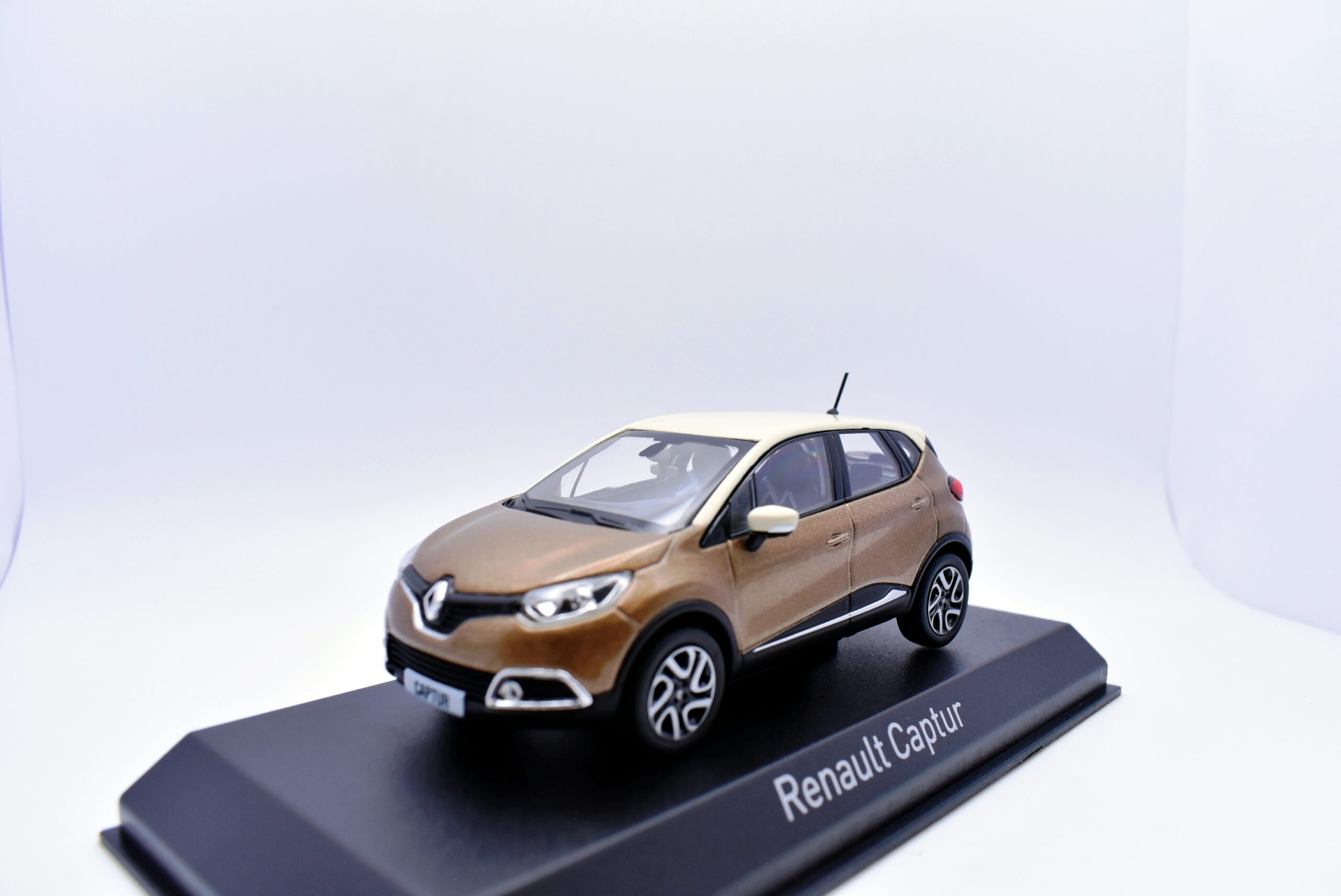 modellino-auto-scala-1-43-renault-captur-diecast-modellismo-da