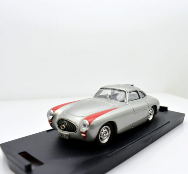Modellino auto scala 1:43 MERCEDES 300 SL bang diecast modellismo da collezione