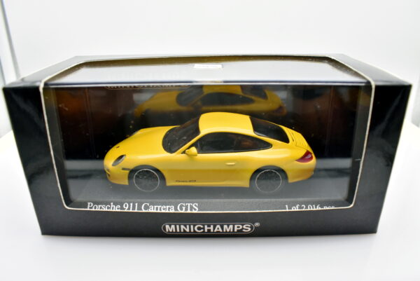 Modellino auto scala 1:43 Porsche 911 carera GTS diecast modellismo statico minichamps - immagine 4