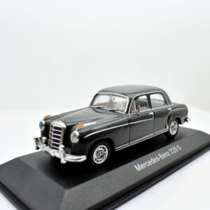 Modellino auto scala 1:43 Mercedes benz 220 S diecast modellismo statico minichamps