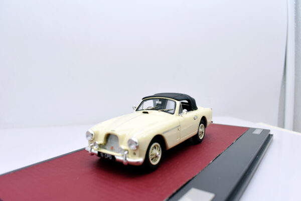 Modellino auto scala 1:43 Aston martin DB2/4 Matrix modellismo da collezione - immagine 3