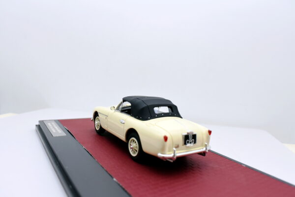 Modellino auto scala 1:43 Aston martin DB2/4 Matrix modellismo da collezione - immagine 4