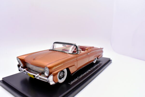 Modellino auto scala 1:43 Lincoln continental mk.III convertible Neo modellismo da collezione - immagine 2