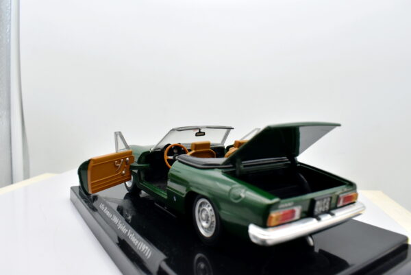 Modellino auto Alfa Romeo 2000 Spider Veloce scala 1:24 diecast modellismo statico da collezione - immagine 3