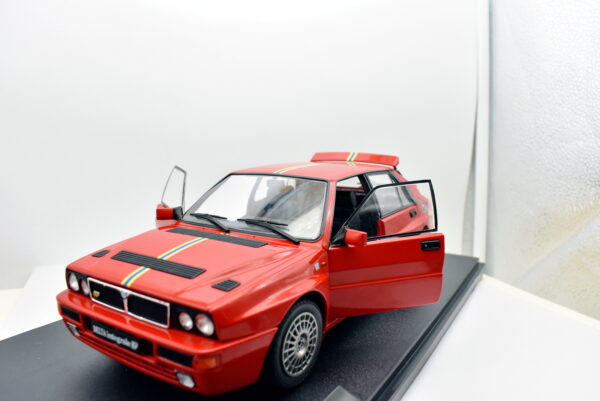 Modellino auto scala 1:18 Lancia Delta HF INTEGRALE diecast modellismo da collezione - immagine 2