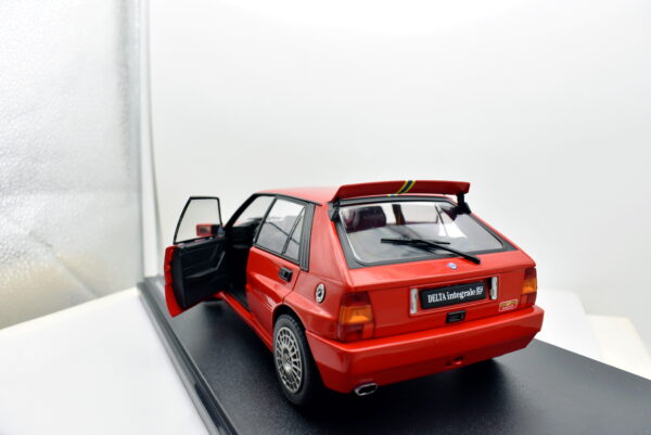 Modellino auto scala 1:18 Lancia Delta HF INTEGRALE diecast modellismo da collezione - immagine 4