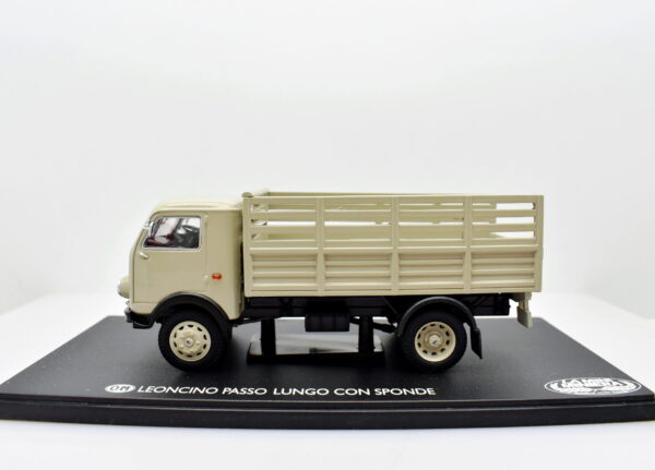 Modellino camion scala 1:43 Leoncino passo lungo con sponde Eligor modellismo statico