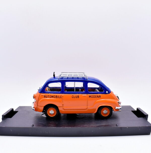 Modellino auto scala 1:43 Fiat 600 multipla Brumm diecast modellismo da collezione