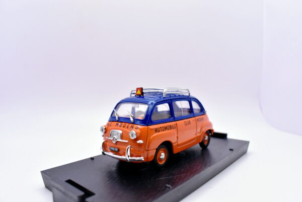 Modellino auto scala 1:43 Fiat 600 multipla Brumm diecast modellismo da collezione - immagine 4