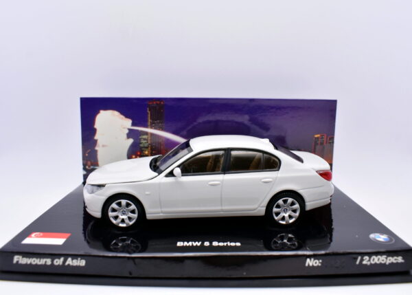 Modellino auto scala 1:43 BMW 5 series minichamps modellismo da collezione - immagine 2