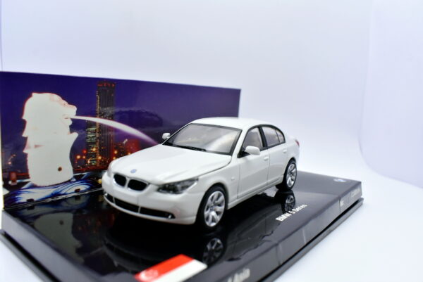 Modellino auto scala 1:43 BMW 5 series minichamps modellismo da collezione - immagine 3