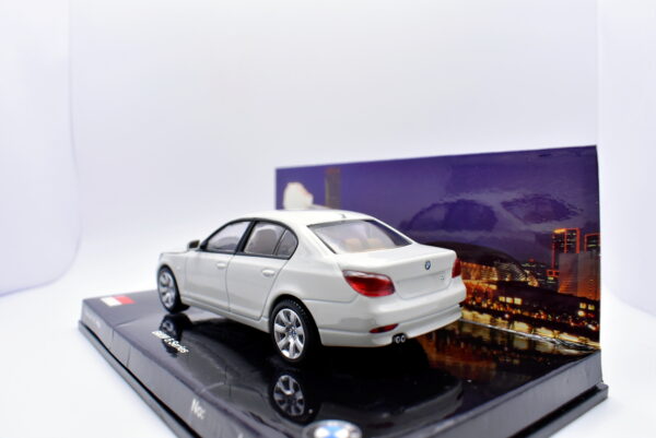 Modellino auto scala 1:43 BMW 5 series minichamps modellismo da collezione - immagine 4
