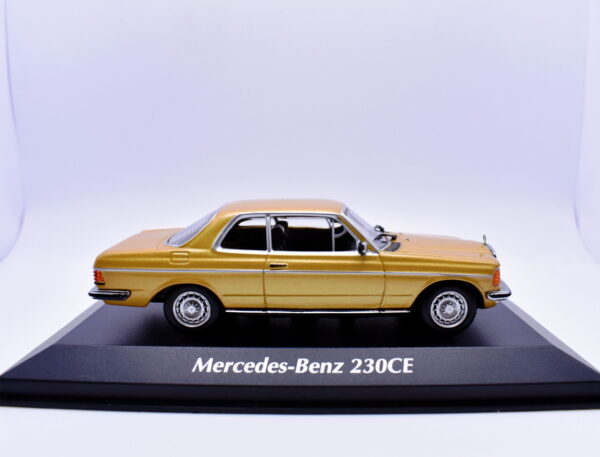Modellino auto scala 1:43 Mercedes Benz 230 CE Maxichamps diecast modellismo da collezione